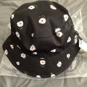 Alice + Olivia Reversible Bucket Hat